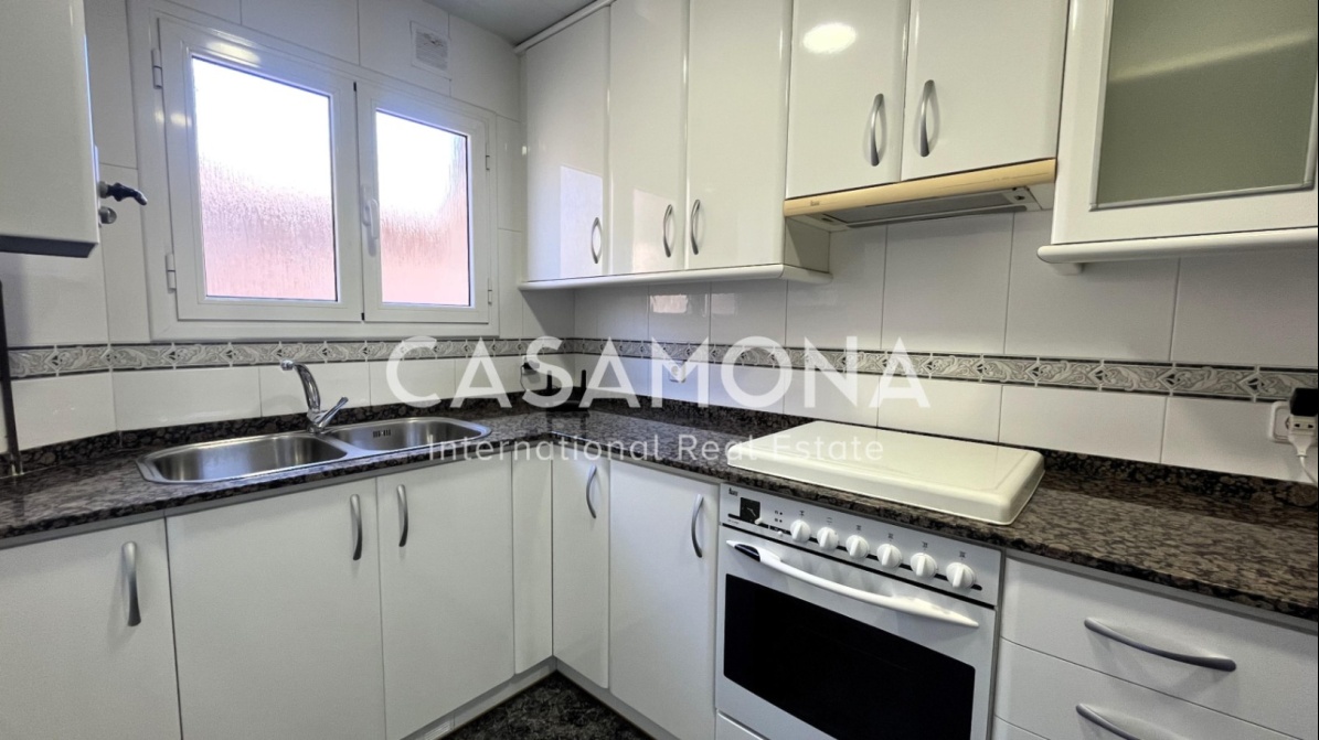 Apartament de 3 Dormitoris a Reformar amb Ascensor just al costat de la Platja