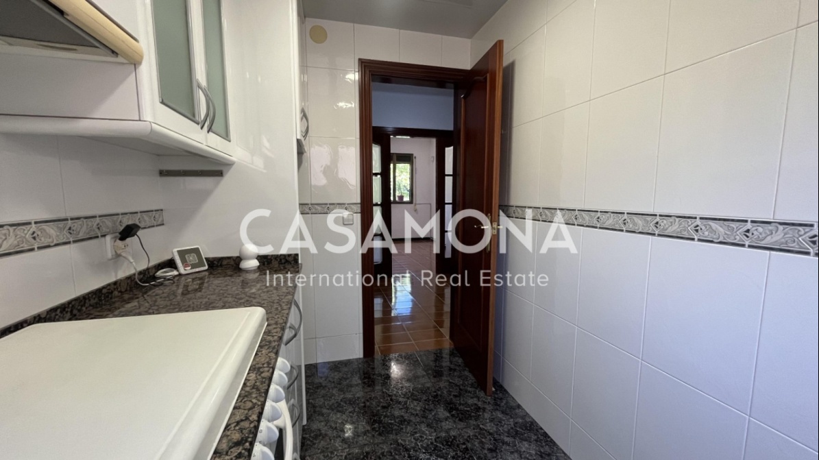 Appartement de 3 chambres à rénover avec ascenseur juste à côté de la plage