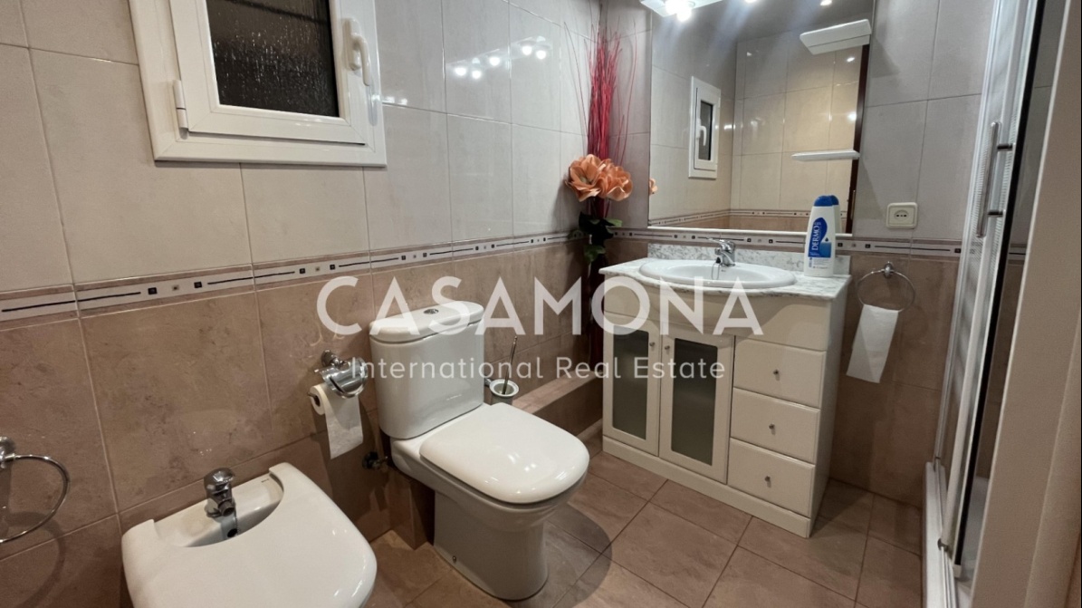 Apartament de 3 Dormitoris a Reformar amb Ascensor just al costat de la Platja