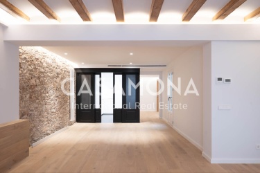 Pis urbà chic de 3 habitacions amb elements tradicionals al carrer Avinyó