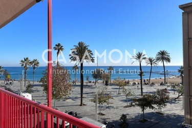 Appartement de 3 chambres en bord de mer à rénover avec ascenseur et terrasse Appartement de 3 chambres en bord de mer à rénover avec ascenseur et terrasse