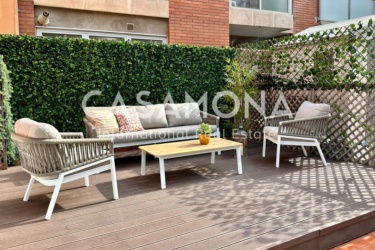 (Verkauft) Stilvolles Apartment mit einer geräumigen Terrasse in der Nähe der Sagrada Familia
