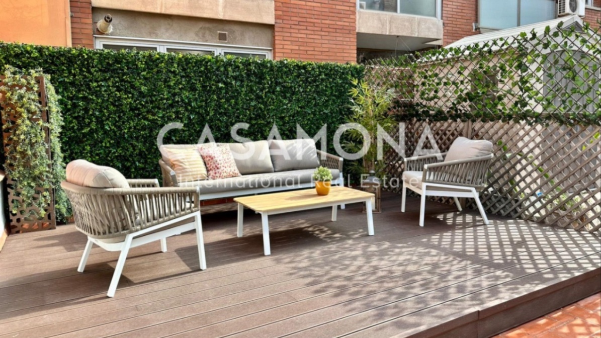 (Verkauft) Stilvolles Apartment mit einer geräumigen Terrasse in der Nähe der Sagrada Familia (Verkauft) Stilvolles Apartment mit einer geräumigen Terrasse in der Nähe der Sagrada Familia