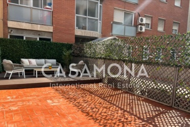 (Vendu) Appartement élégant avec une terrasse spacieuse situé près de la Sagrada Familia