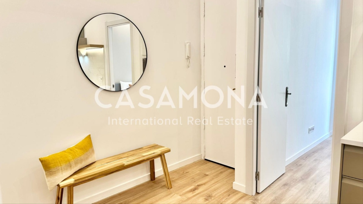(Sold) Stylish Apartment with a Spacious Terrace Located Near The Sagrada Familia