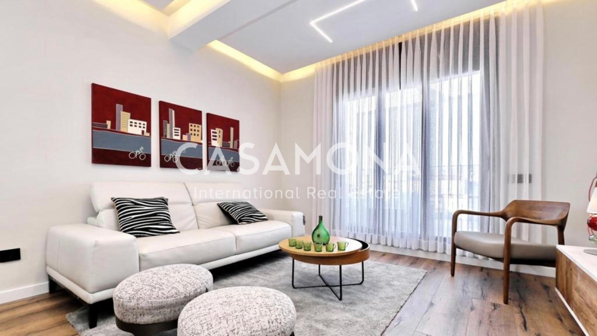 Elegant Penthouse with a Private Terrace Showcasing Scenic Views Elegant Penthouse with a Private Terrace Showcasing Scenic Views
