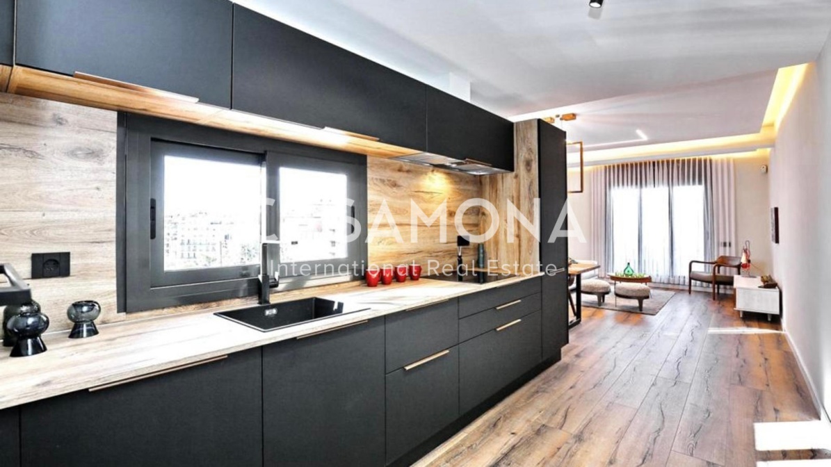 Elegant Penthouse with a Private Terrace Showcasing Scenic Views Elegant Penthouse with a Private Terrace Showcasing Scenic Views