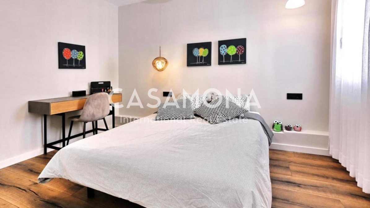 Penthouse élégant avec une terrasse privée offrant des vues panoramiques