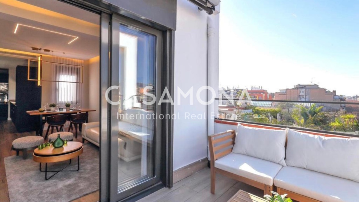 Elegant àtic amb terrassa privada amb vistes panoràmiques