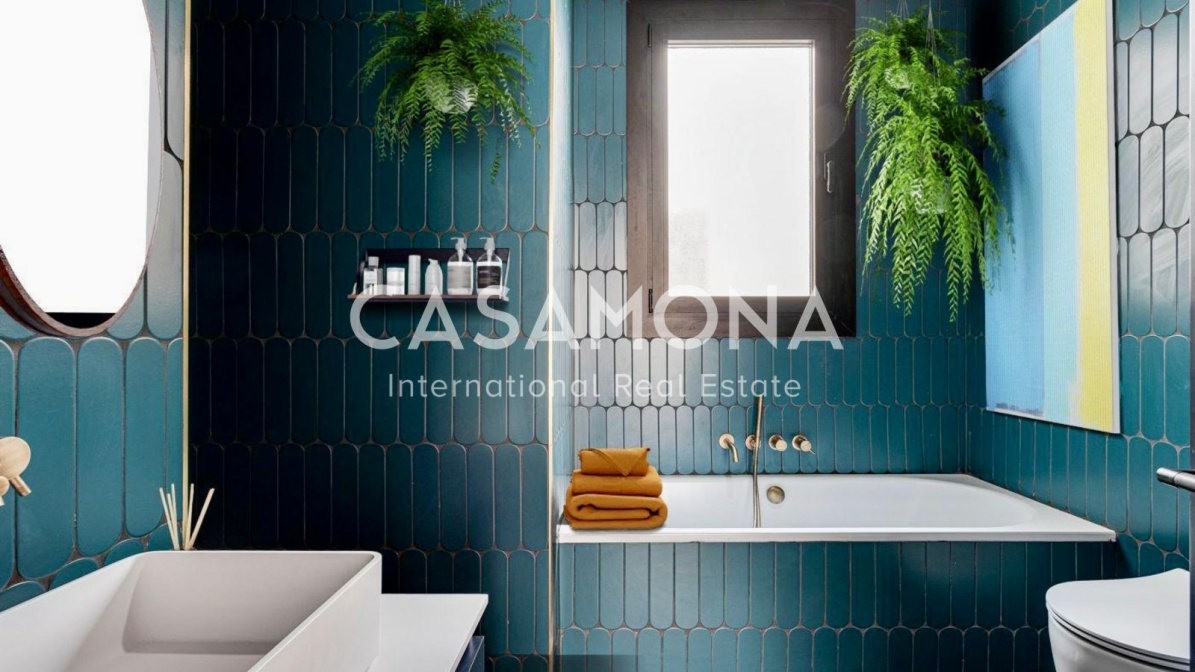 Perfectly Located 3 Bedroom Apartment with an Elevator In Eixample Esquerra Perfectly Located 3 Bedroom Apartment with an Elevator In Eixample Esquerra