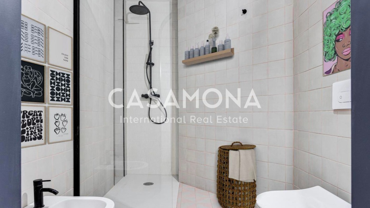 Perfectly Located 3 Bedroom Apartment with an Elevator In Eixample Esquerra Perfectly Located 3 Bedroom Apartment with an Elevator In Eixample Esquerra