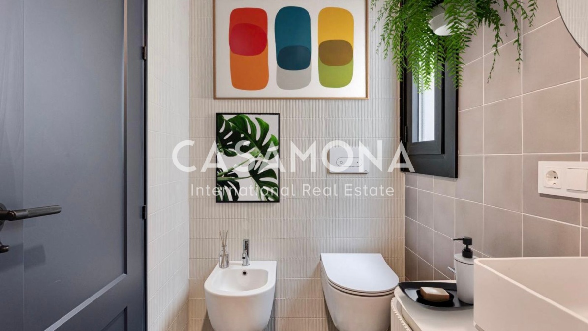 Perfectly Located 3 Bedroom Apartment with an Elevator In Eixample Esquerra Perfectly Located 3 Bedroom Apartment with an Elevator In Eixample Esquerra