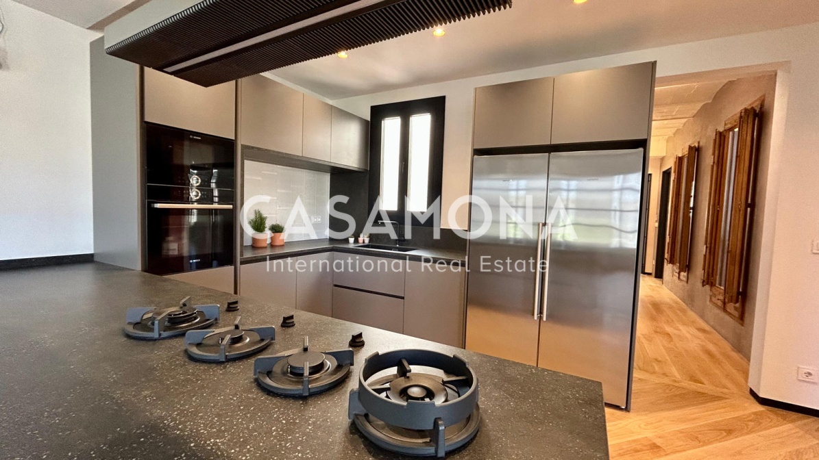 Perfectly Located 3 Bedroom Apartment with an Elevator In Eixample Esquerra Perfectly Located 3 Bedroom Apartment with an Elevator In Eixample Esquerra