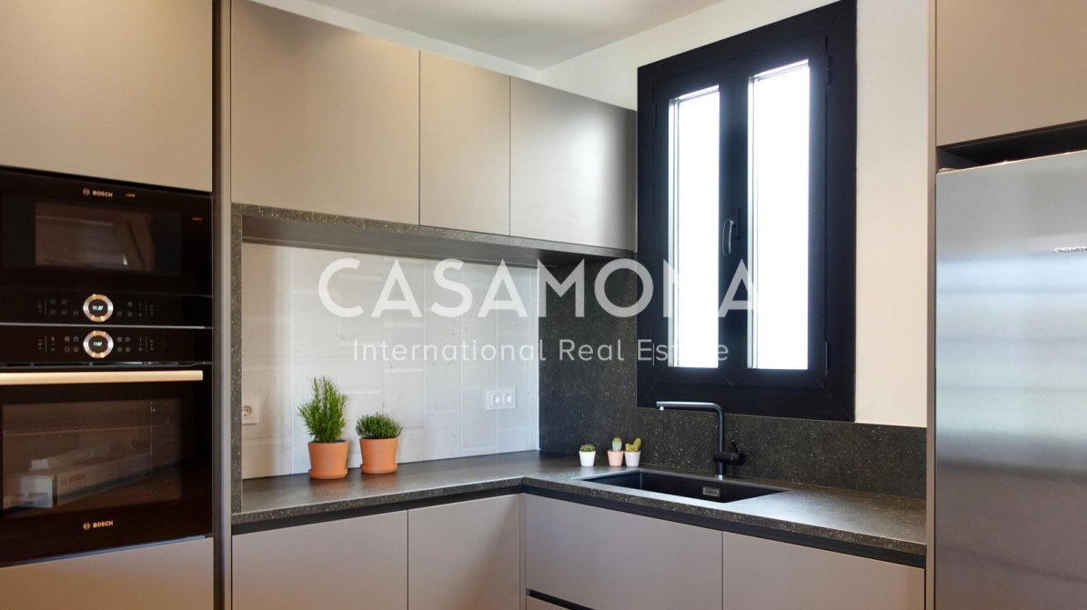 Perfectly Located 3 Bedroom Apartment with an Elevator In Eixample Esquerra Perfectly Located 3 Bedroom Apartment with an Elevator In Eixample Esquerra