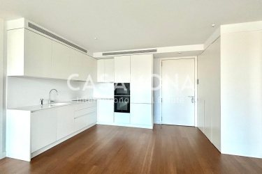 Moderno apartamento de 2 dormitorios junto a la playa en Diagonal Mar