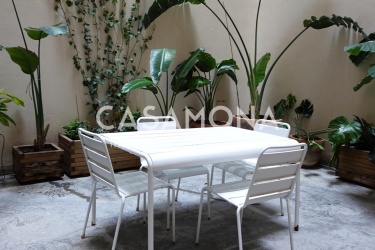 (VENDU) Magnifique studio de style loft avec spacieux patio (VENDU) Magnifique studio de style loft avec spacieux patio