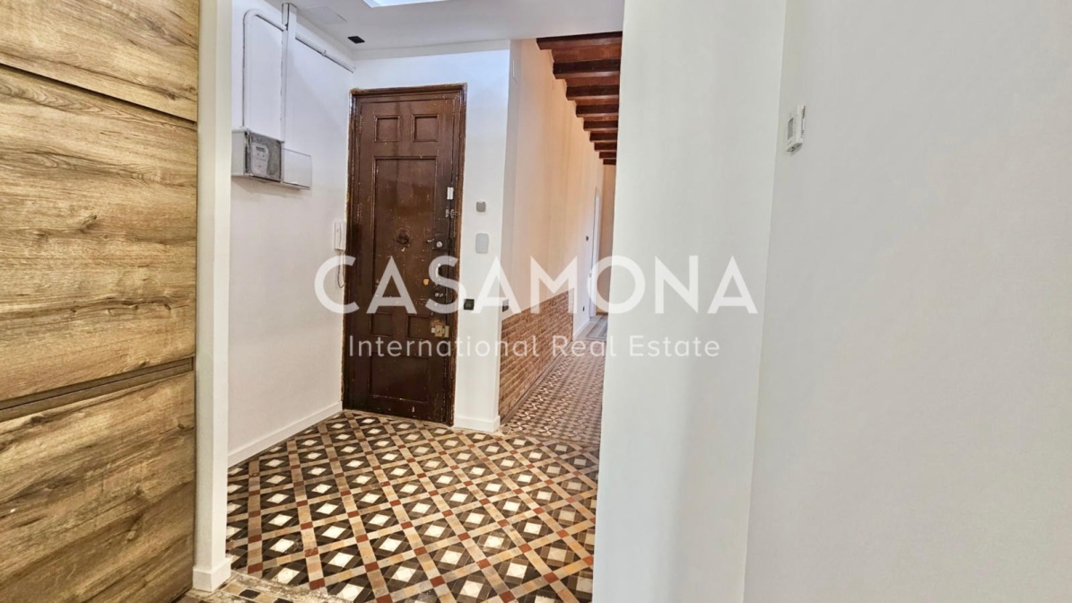 (SOLD) Newly Renovated 2 Bedroom 2 Bathroom Apartment with an Elevator and Balcony in Sant Antoni