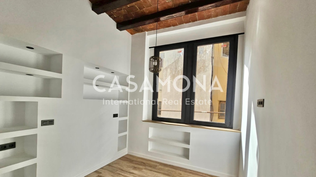 (SOLD) Newly Renovated 2 Bedroom 2 Bathroom Apartment with an Elevator and Balcony in Sant Antoni