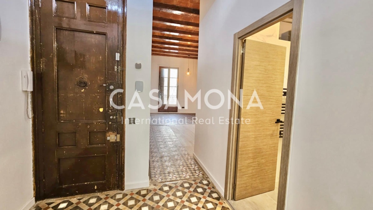 (SOLD) Newly Renovated 2 Bedroom 2 Bathroom Apartment with an Elevator and Balcony in Sant Antoni