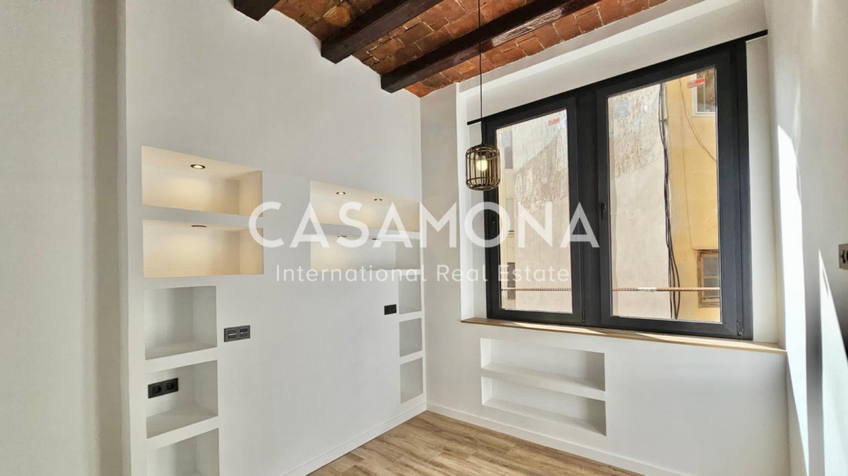 (SOLD) Newly Renovated 2 Bedroom 2 Bathroom Apartment with an Elevator and Balcony in Sant Antoni