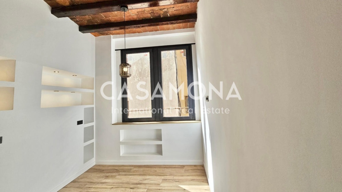 (SOLD) Newly Renovated 2 Bedroom 2 Bathroom Apartment with an Elevator and Balcony in Sant Antoni