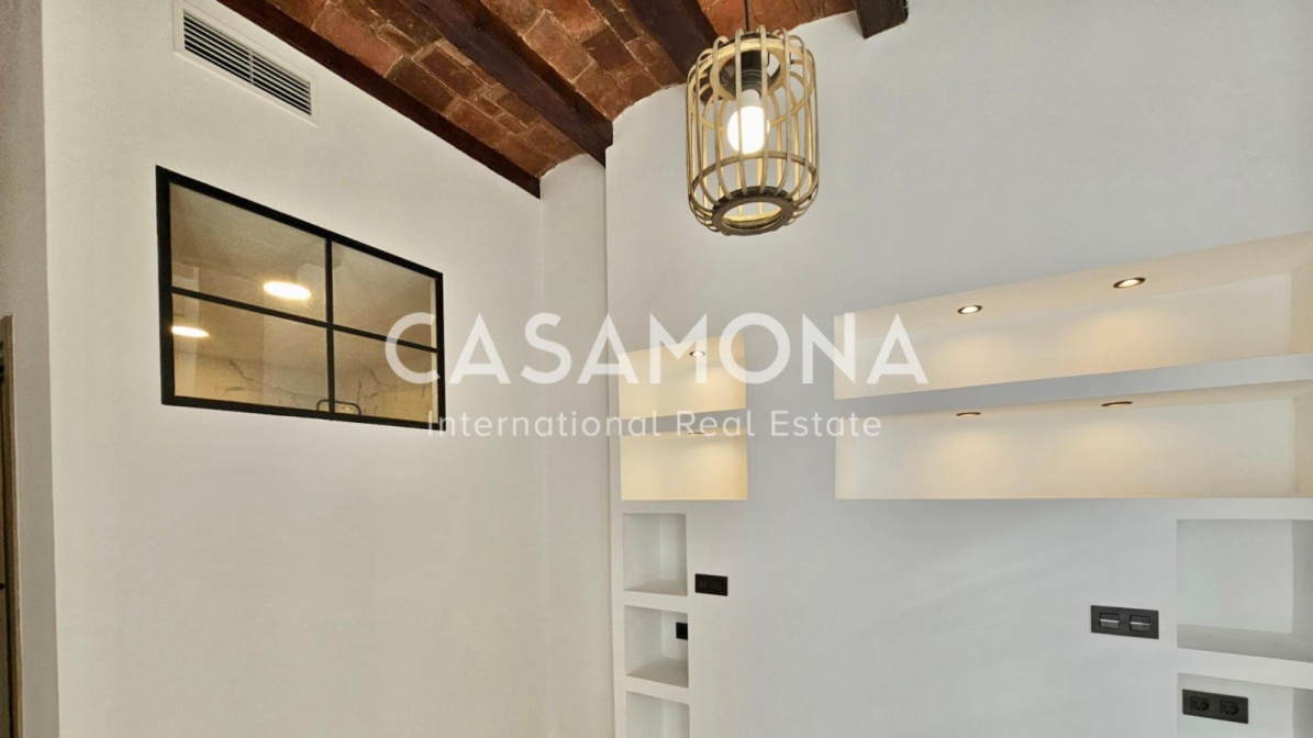 (SOLD) Newly Renovated 2 Bedroom 2 Bathroom Apartment with an Elevator and Balcony in Sant Antoni