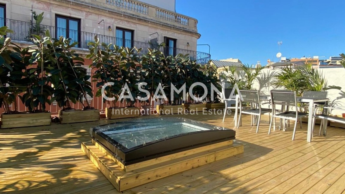 (SOLD) Modern Apartment With A Private Terrace In The Historical Center Of Barcelona