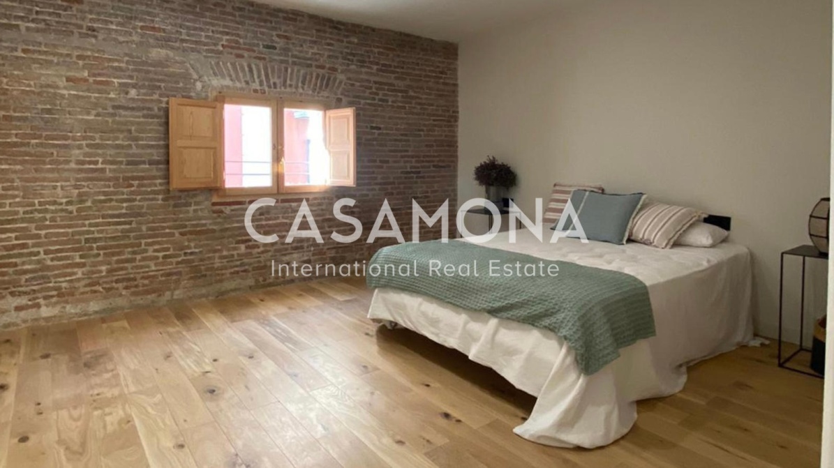 (SOLD) Modern Apartment With A Private Terrace In The Historical Center Of Barcelona