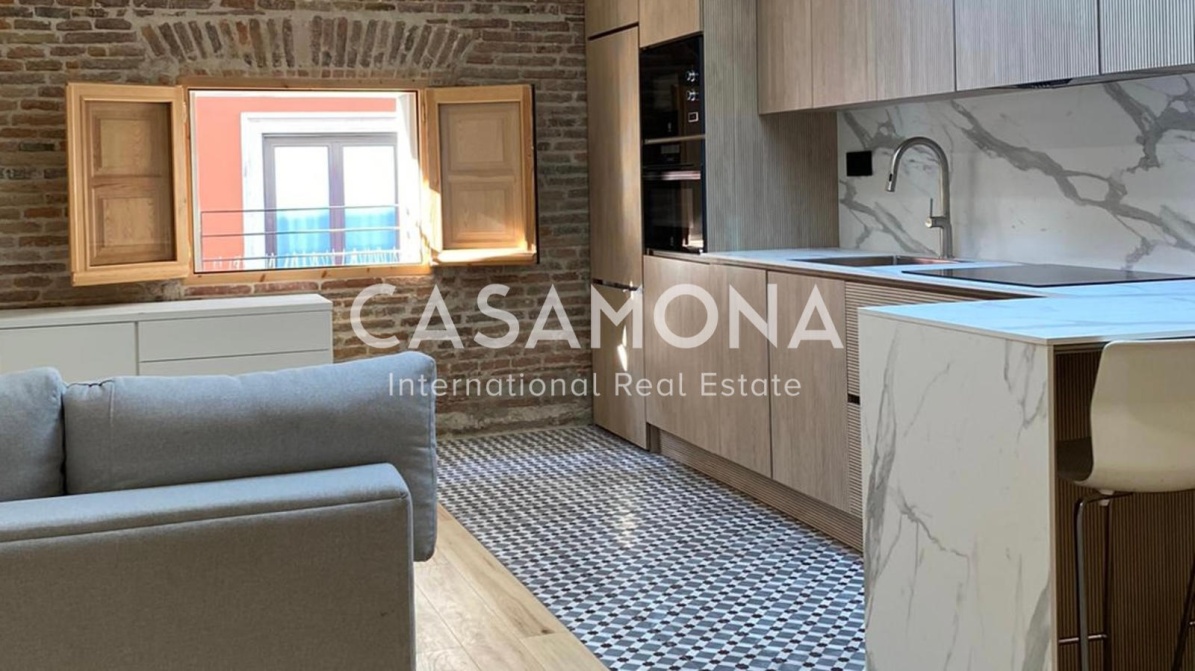(VENDU) Appartement Moderne Avec Terrasse Privée Dans Le Centre Historique De Barcelone