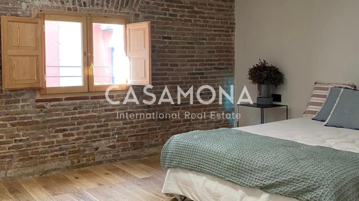 (VENDU) Appartement Moderne Avec Terrasse Privée Dans Le Centre Historique De Barcelone