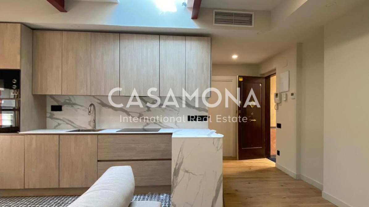 (VENDU) Appartement Moderne Avec Terrasse Privée Dans Le Centre Historique De Barcelone