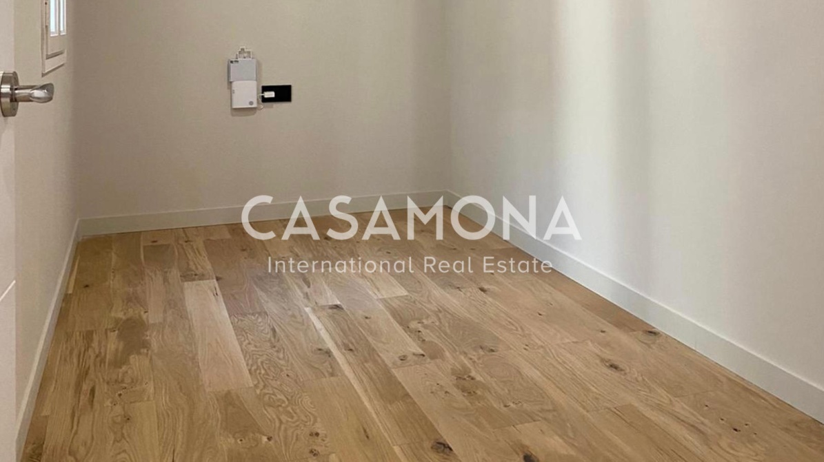 (SOLD) Modern Apartment With A Private Terrace In The Historical Center Of Barcelona