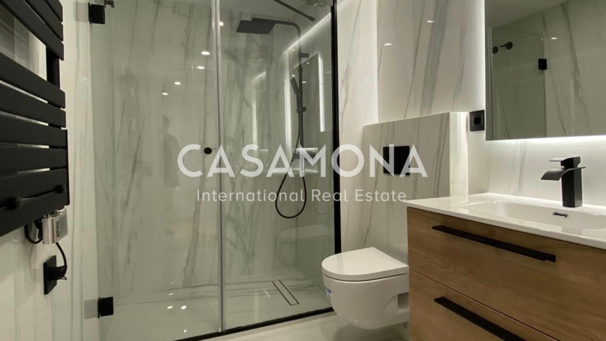 (SOLD) Modern Apartment With A Private Terrace In The Historical Center Of Barcelona