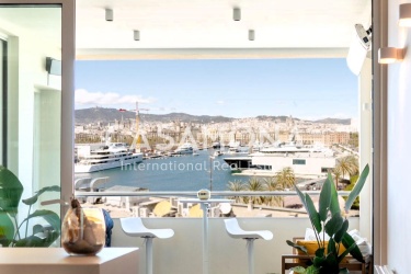 Espectacular apartamento de 2 dormitorios y 2 baños con una gran terraza y vistas en la Barceloneta