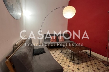 Chambre calme avec des caractéristiques traditionnelles dans un appartement partagé à Sant Pere