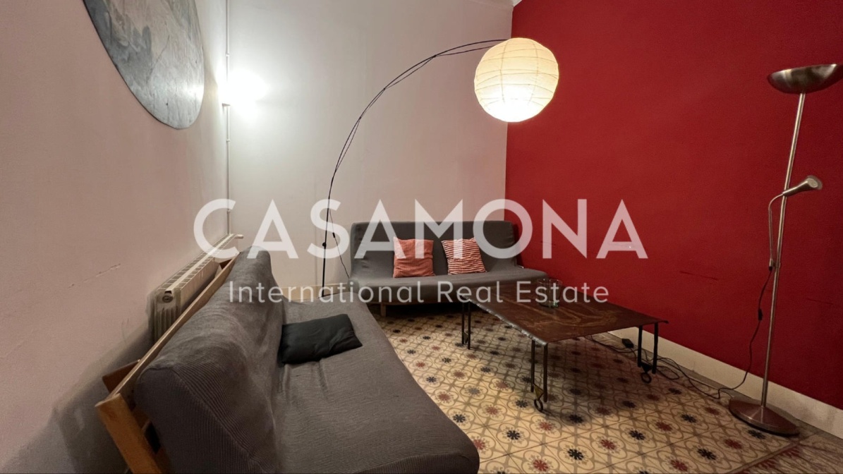 Peaceful Room with Traditional Features in a Shared Apartment in Sant Pere