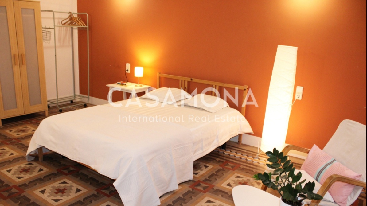 Peaceful Room with Traditional Features in a Shared Apartment in Sant Pere