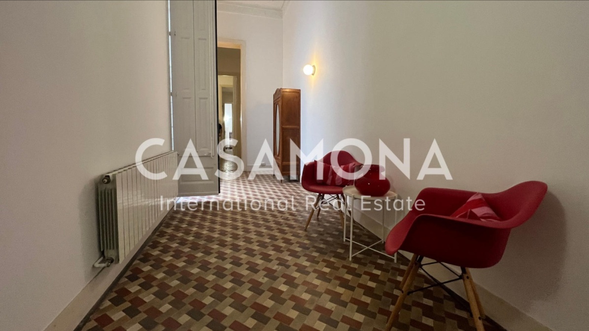 Peaceful Room with Traditional Features in a Shared Apartment in Sant Pere