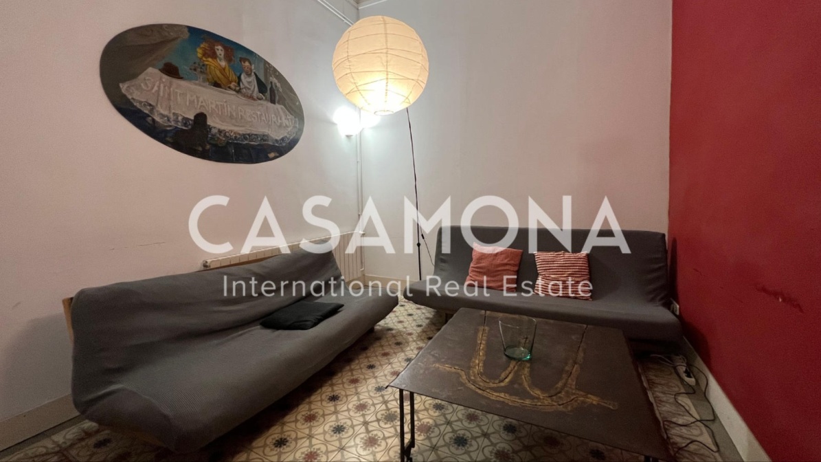 Peaceful Room with Traditional Features in a Shared Apartment in Sant Pere