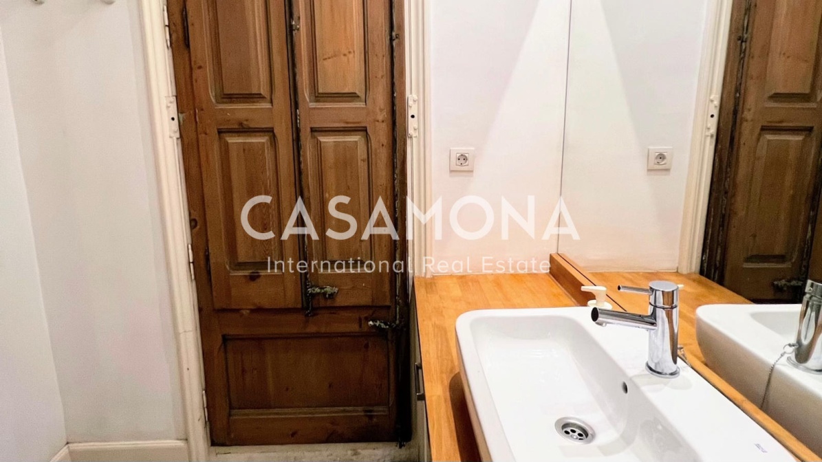 VENDU Appartement d’investissement avec des caractéristiques catalanes près de La Rambla VENDU Appartement d’investissement avec des caractéristiques catalanes près de La Rambla