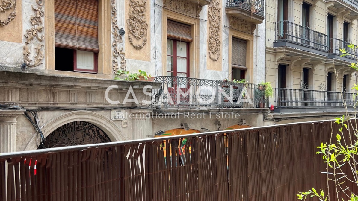 VENUT Pis d'inversió amb característiques catalanes a prop de la Rambla