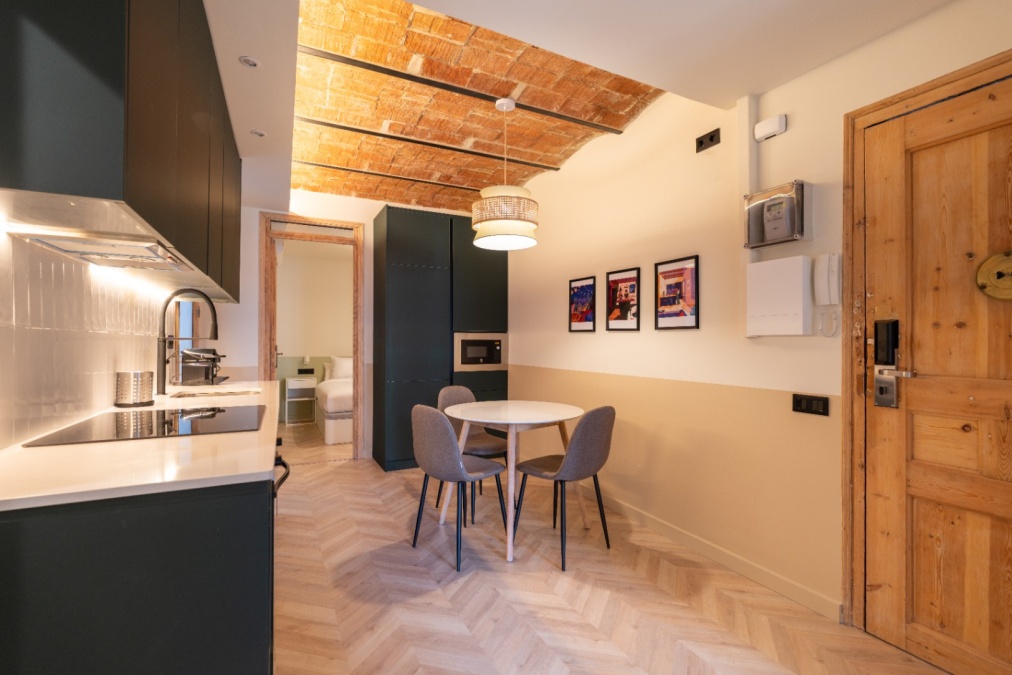 Apartamento de 2 dormitorios dobles con características catalanas en Poble Sec Apartamento de 2 dormitorios dobles con características catalanas en Poble Sec