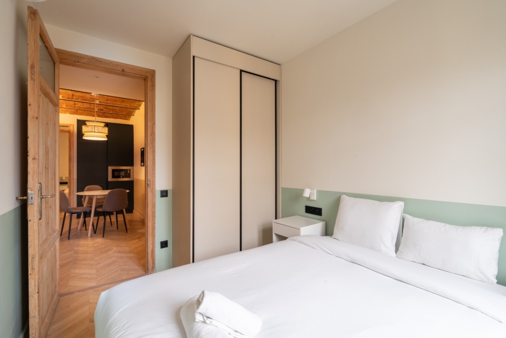 Apartament de 2 habitacions dobles amb característiques catalanes al Poble Sec