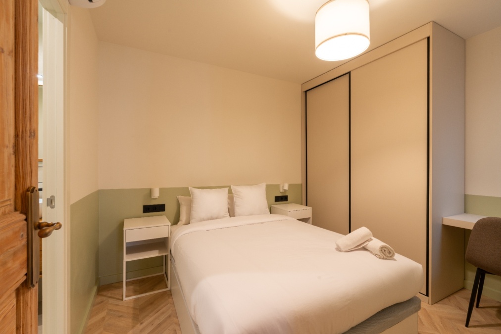 Apartament de 2 habitacions dobles amb característiques catalanes al Poble Sec