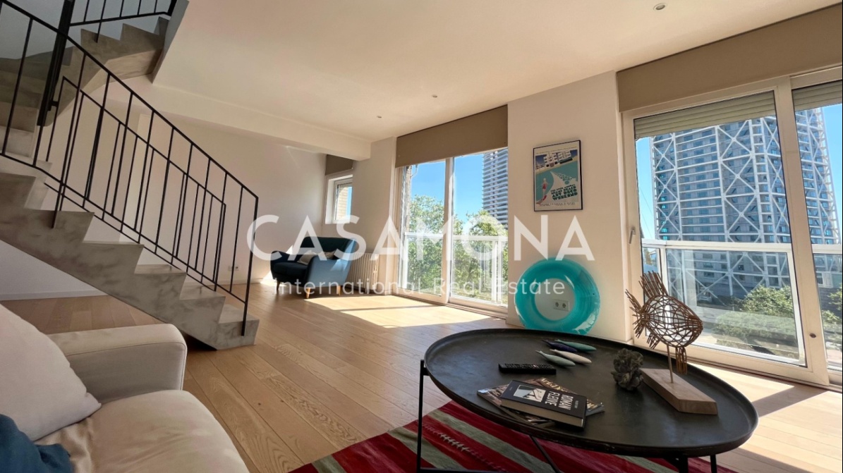Àtic Dúplex amb Terrassa Privada de 70 m² i Vistes Panoràmiques de 360° al Mar i la Ciutat a Vila Olímpica Àtic Dúplex amb Terrassa Privada de 70 m² i Vistes Panoràmiques de 360° al Mar i la Ciutat a Vila Olímpica