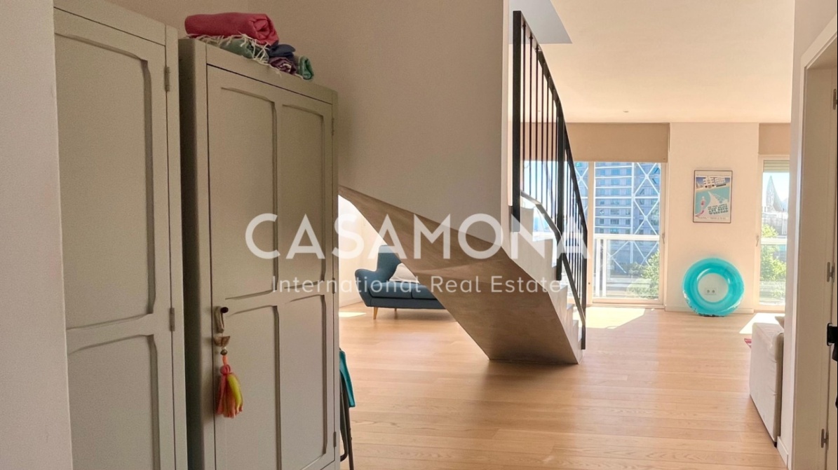 Àtic Dúplex amb Terrassa Privada de 70 m² i Vistes Panoràmiques de 360° al Mar i la Ciutat a Vila Olímpica Àtic Dúplex amb Terrassa Privada de 70 m² i Vistes Panoràmiques de 360° al Mar i la Ciutat a Vila Olímpica