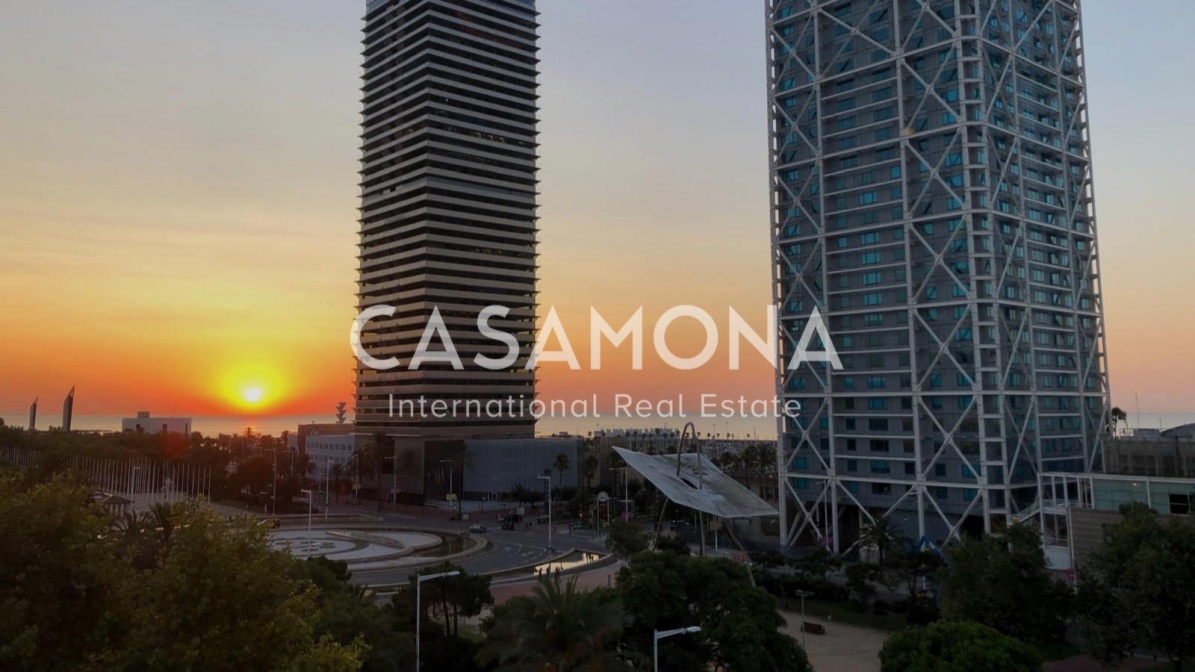 Àtic Dúplex amb Terrassa Privada de 70 m² i Vistes Panoràmiques de 360° al Mar i la Ciutat a Vila Olímpica Àtic Dúplex amb Terrassa Privada de 70 m² i Vistes Panoràmiques de 360° al Mar i la Ciutat a Vila Olímpica