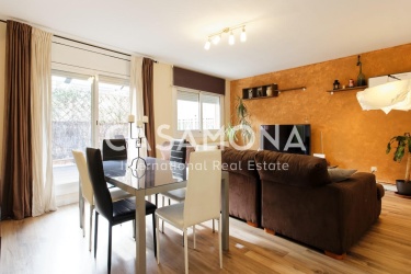 Beautiful 4 Bedroom Atico Apartment in Horta-Guinardó with Private Terrace