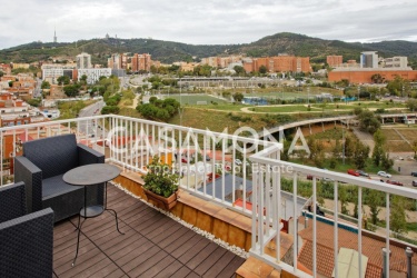 Precioso Atico de 4 dormitorios en Horta-Guinardó con terraza privada Precioso Atico de 4 dormitorios en Horta-Guinardó con terraza privada