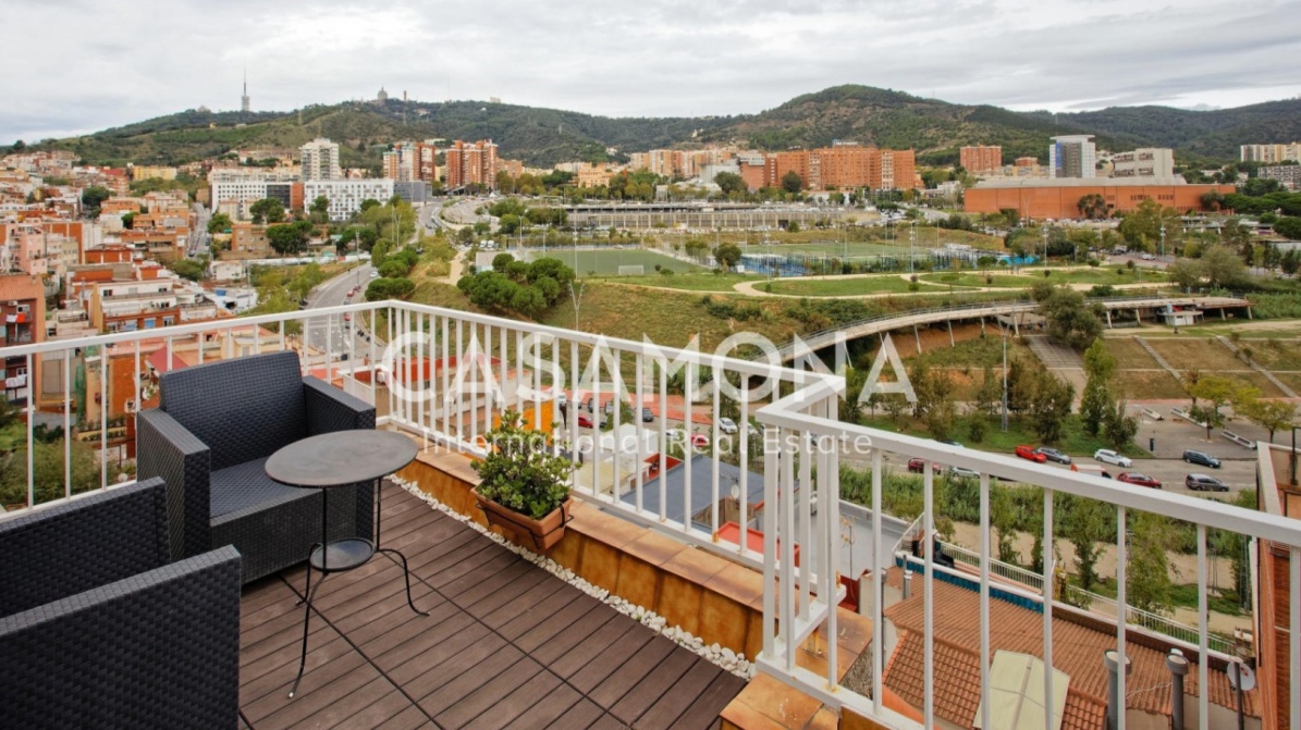 Preciós Àtic de 4 Habitacions a Horta-Guinardó amb Terrassa Privada Preciós Àtic de 4 Habitacions a Horta-Guinardó amb Terrassa Privada